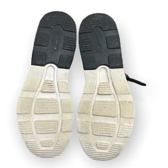 Nike Air Max Motion 2 Sneakers - Picture 5 of 9